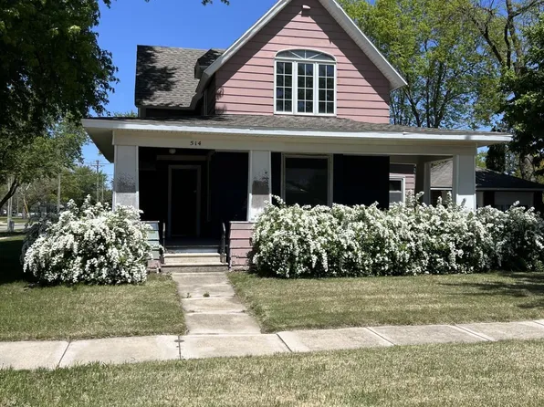 514 2nd St NW, Independence, IA 50644