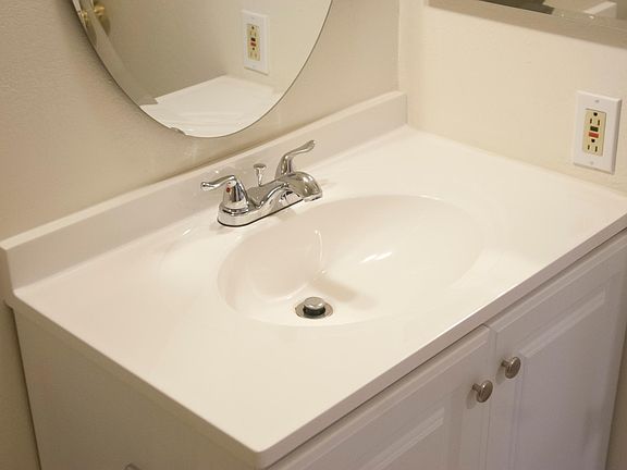 4th image of 2334 Warfield Way Unit B