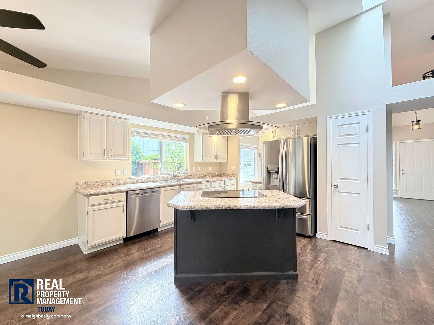 Spacious Tacoma Home with Updated Kitchen, Vaulted Ceilings & Fully Fenced Yard! — Photo 4