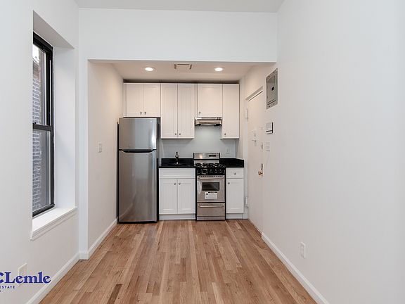 3rd image of 7 Jones St APT 18