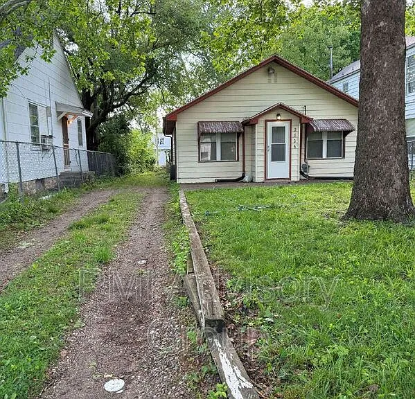 2706 SE Kentucky Ave — Photo 1