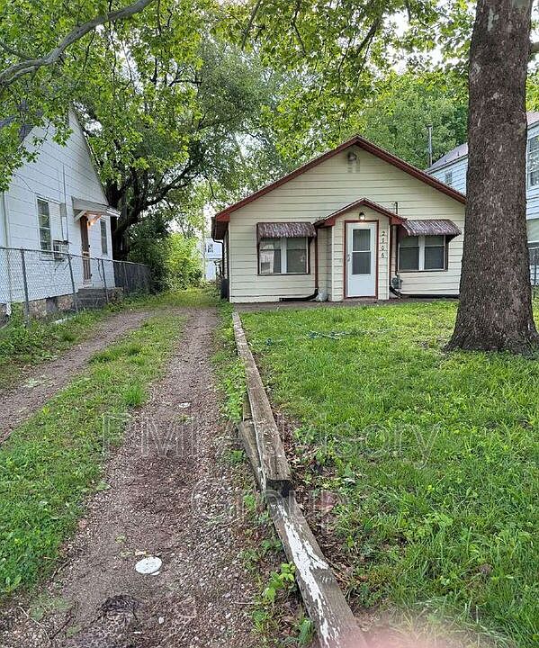 1st image of 2706 SE Kentucky Ave