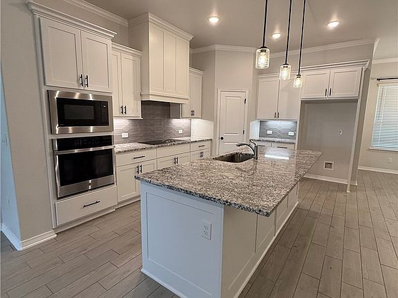 4th image of 2028 Butternut Rd