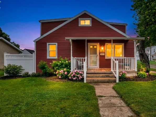 902 E 2nd St, Pt Clinton, OH 43452
