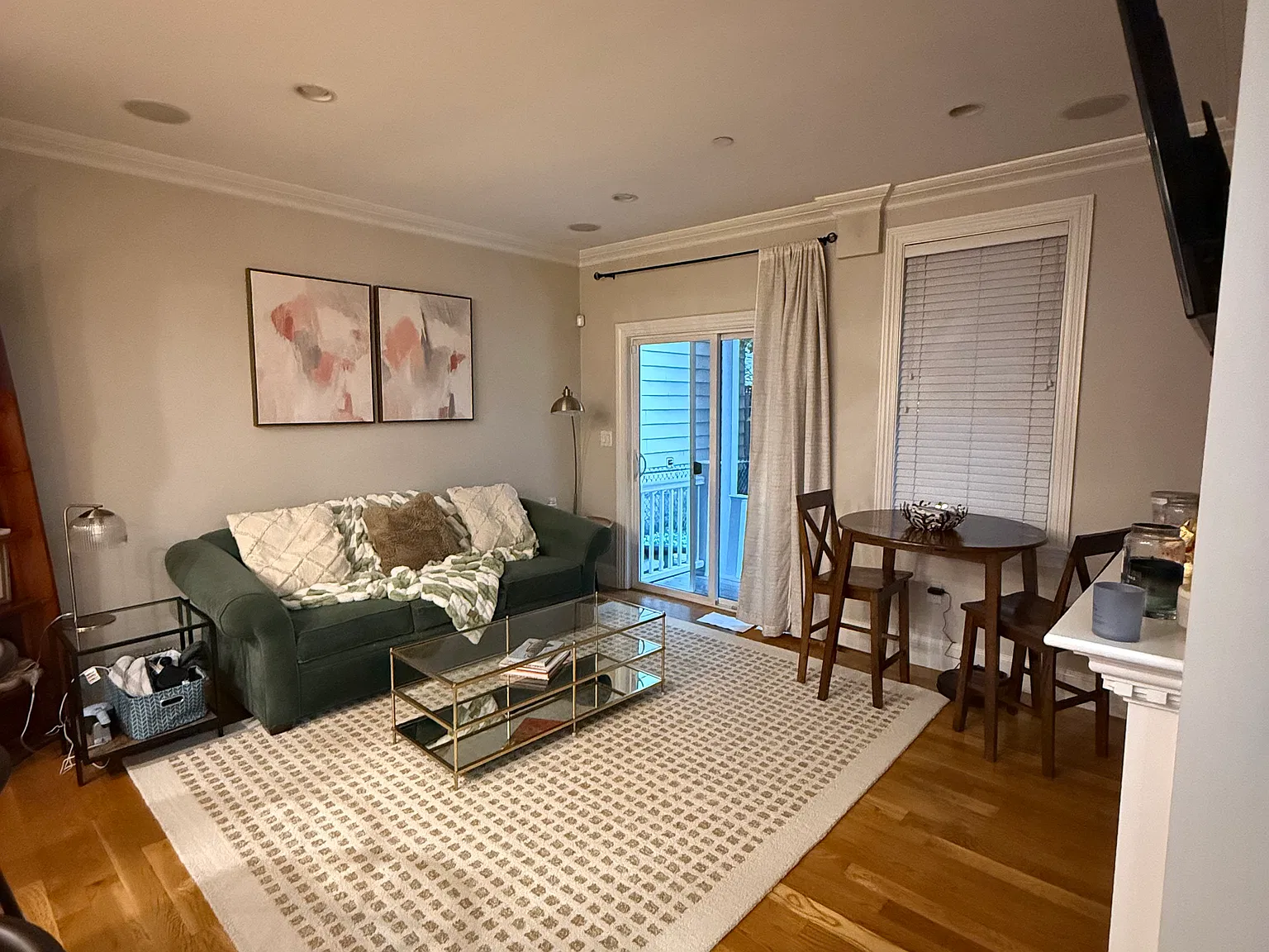 2 bed, 765 sqft, $4,000 — Photo 2