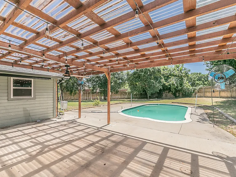 2 Edgemere Ct — Photo 32