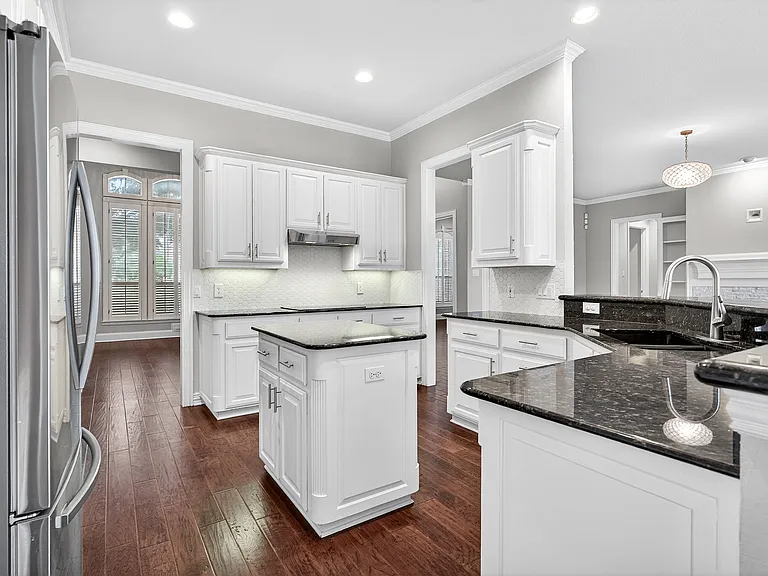 1210 Forest Hills Dr — Photo 10