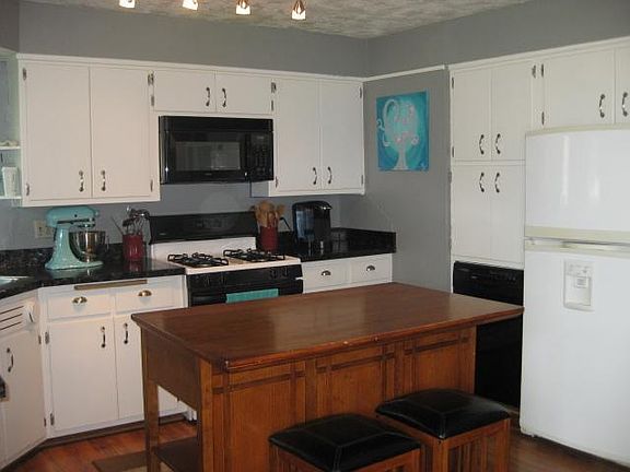 3rd image of 127 Clary St