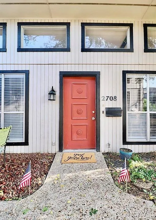 2708 McCart Ave #2708