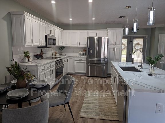 3rd image of 3931 Venetian Way