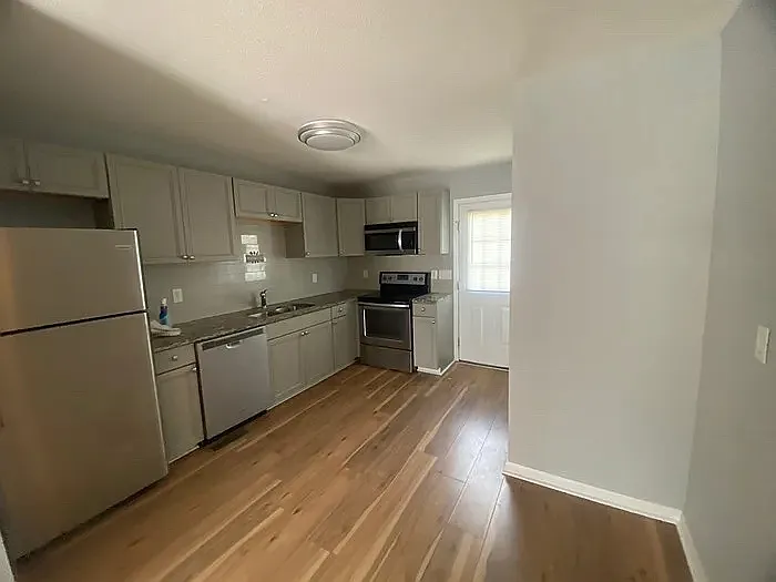 2 bed, 900 sqft, $1,250 — Photo 2