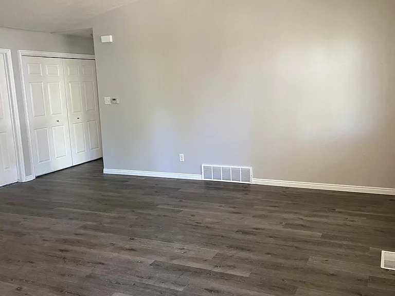 884 S 820 E — Photo 7