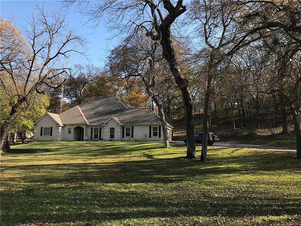 1st image of 113 Oak Branch Ct