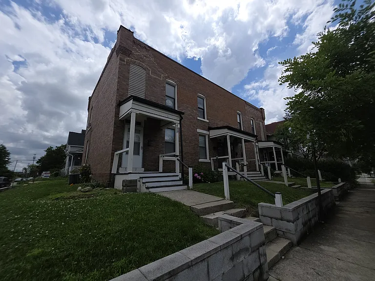 499 W 2nd Ave — Photo 1