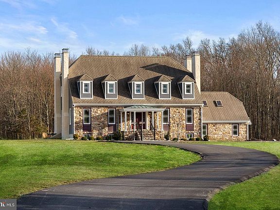 5th image of 327 Geigel Hill Rd