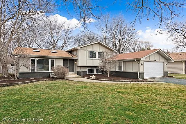 209 Terrance Dr photo 1