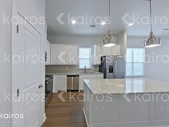 4th image of 4828 Dacha Ln