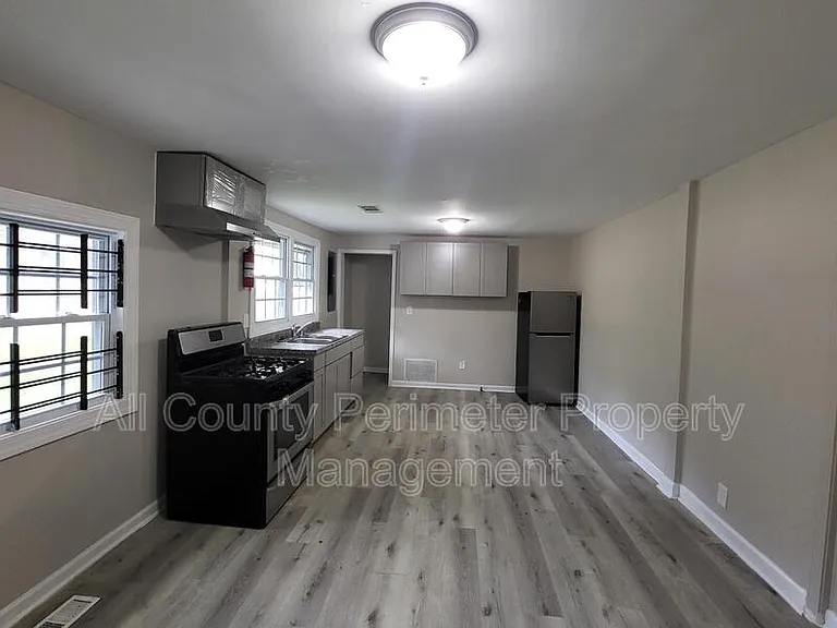 2308 Lakewood Ave SW #A — Photo 2