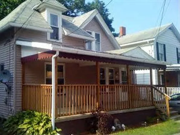 414 6th St, Franklin, PA 16323