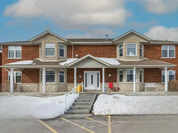 5 Dockside Ln #202, Brighton, ON K0K 1H0