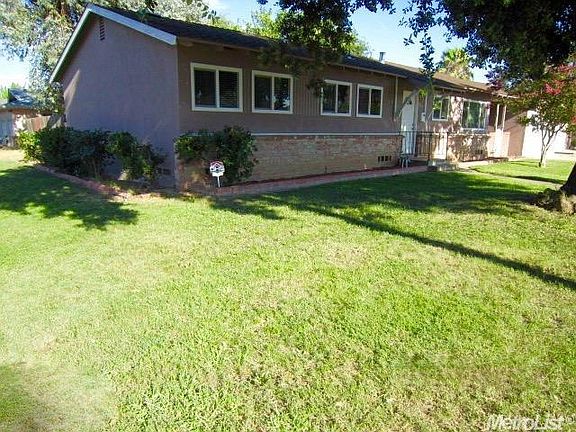 2nd image of 2212 Newport Dr