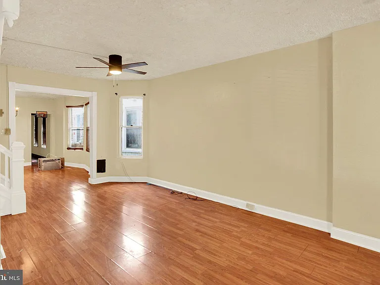 234 W Douglass St — Photo 7