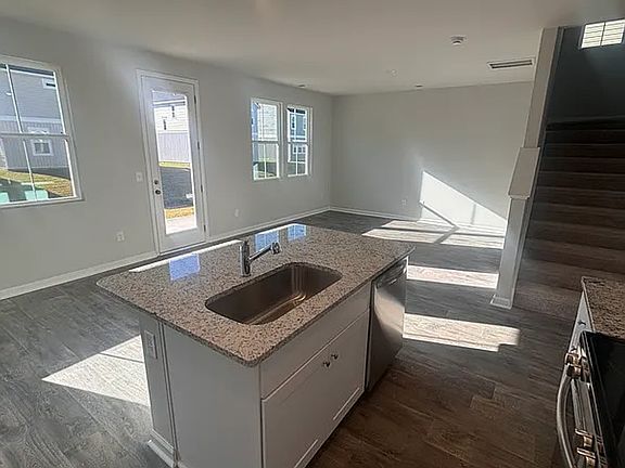 3rd image of 195 Cypress Hollow Dr