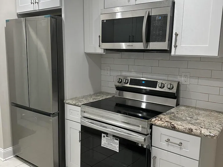 35 Amberly Dr #J — Photo 2