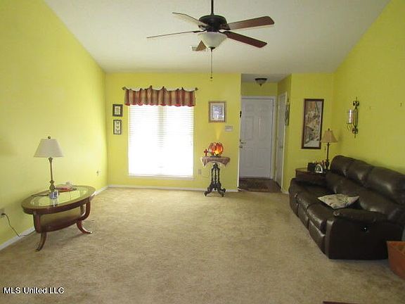 3rd image of 1214 W East Ross Pkwy