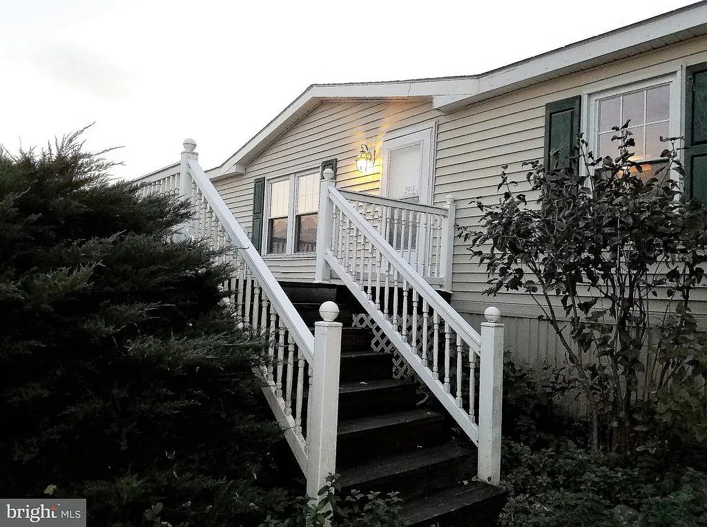 209 Oakfield Ct W photo 1