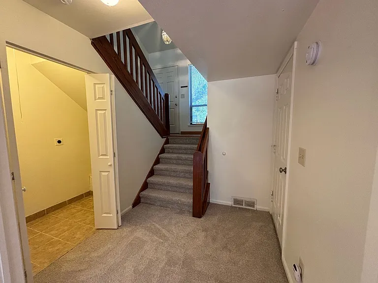 1047 Mirrormere Cir — Photo 15