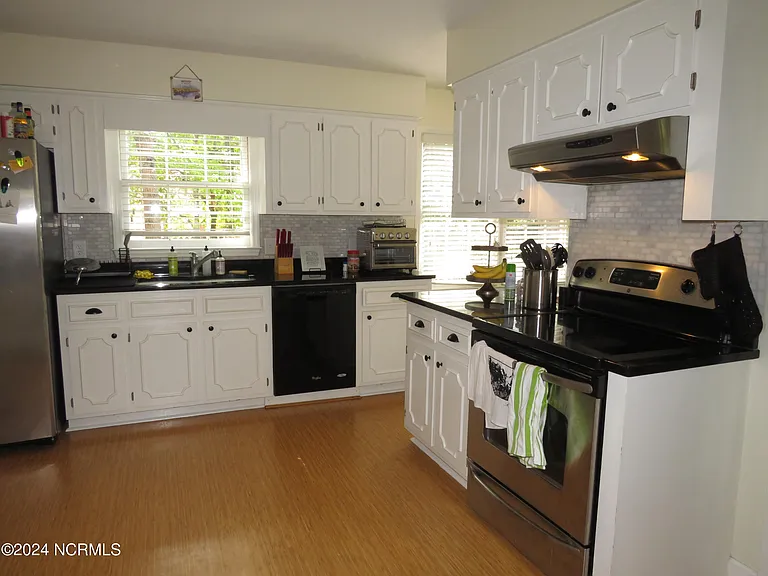 16 Cameron Ln — Photo 10