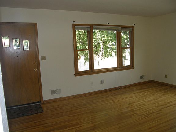 4th image of 1040 Stinson St