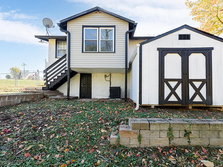 257 Gordon Pl — Photo 30