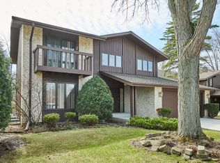 3035 Rennes Ct, Northbrook, IL 60062