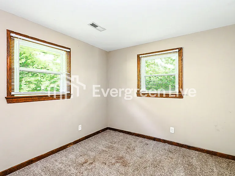 521 Stevenson Rd — Photo 12