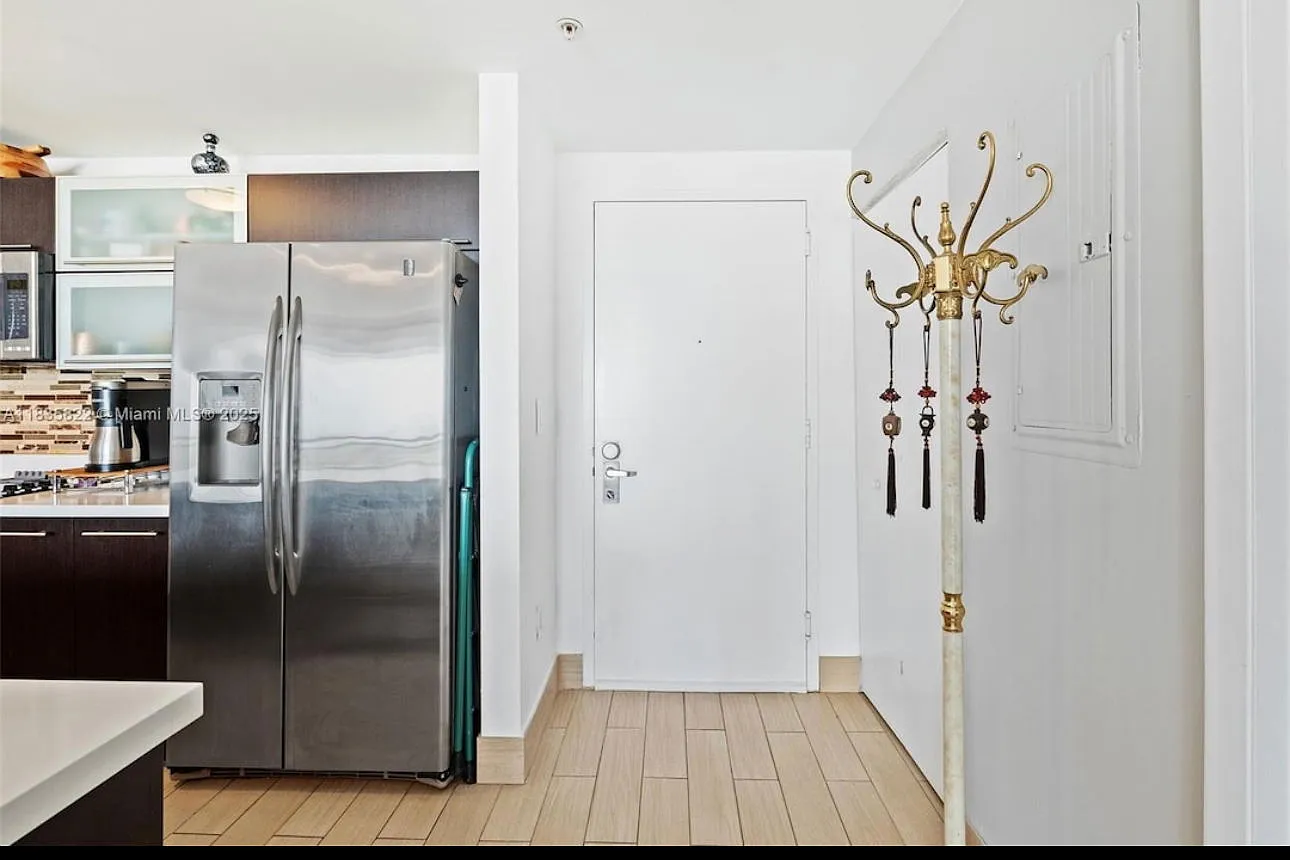 2 bed, 2.0 bath, 1079 sqft, $3,750 — Photo 3