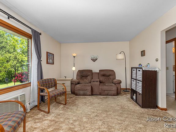 5th image of 486 Leisure Acres St