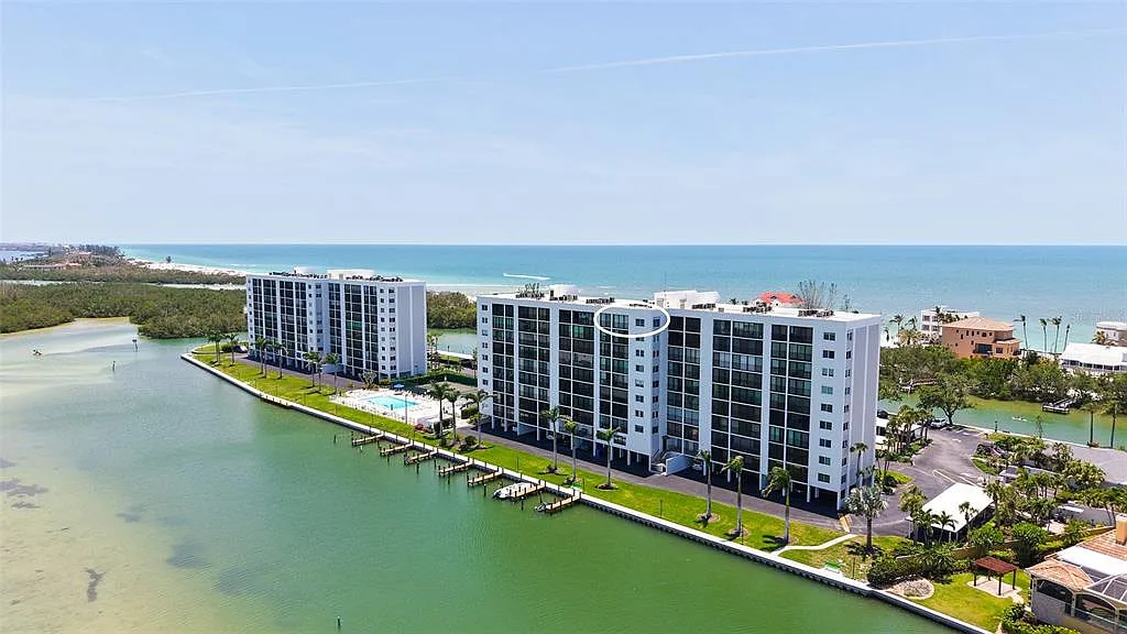 2 bed, 2.0 bath, 1380 sqft, $4,000 — Photo 1