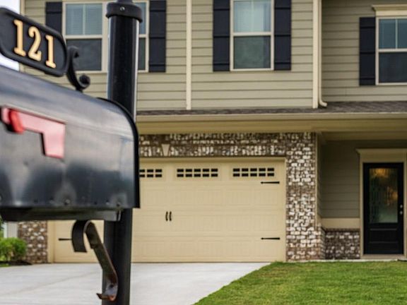 2nd image of 121 Orange Cir
