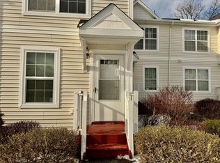 71 Jordan Ln, Middletown, NY 10940