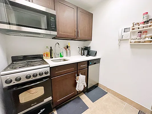 Rented by Living New York | media 12