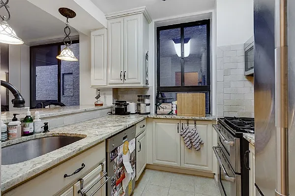 Rented by City Connections Realty | media 18