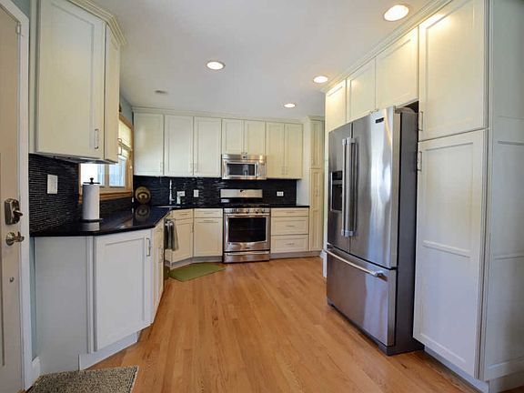 3rd image of 10513 S Lawler Ave