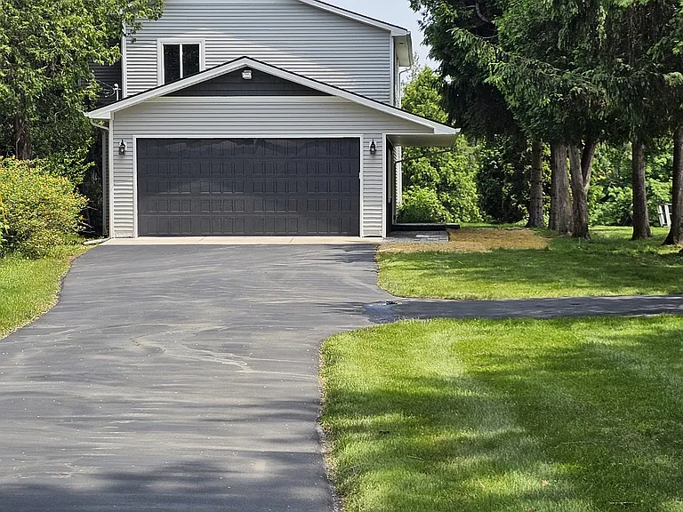 4822 Hillcrest Dr — Photo 1