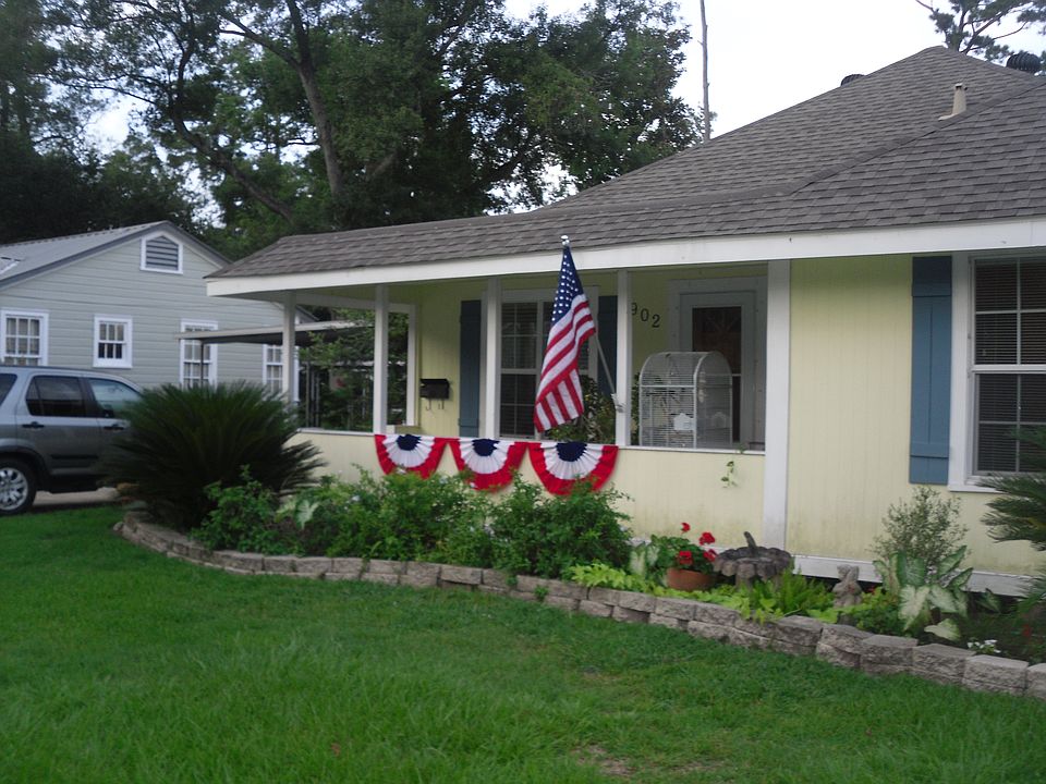 1st image of 902 East Dr