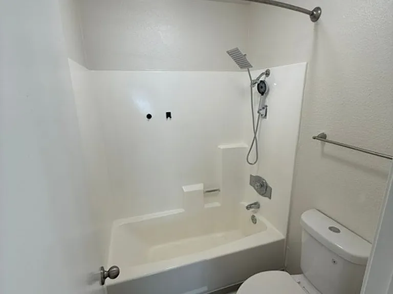 BONITA COURT APARTMENTS — Photo 10