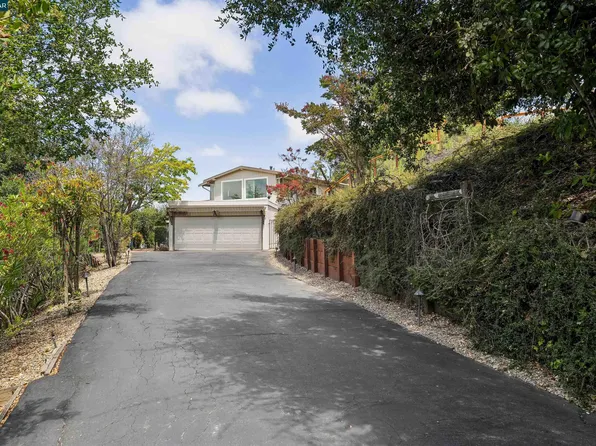 210 Courtney Ln, Orinda, CA 94563