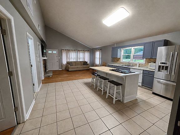 3rd image of 386 Chestnut Dr SE