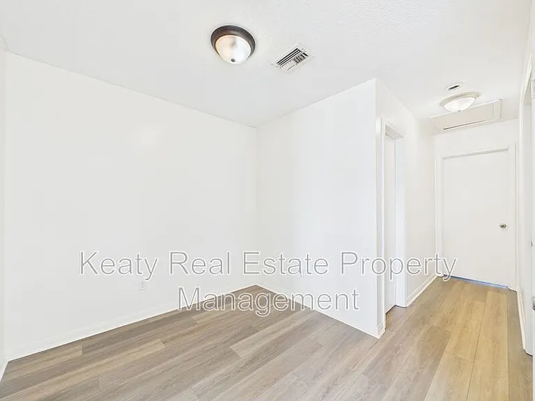 110C Country Ln — Photo 12